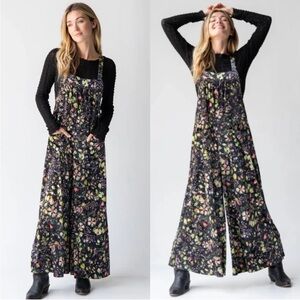 NATURAL LIFE Dakota Tie Velvet Overall Black Floral Stems
